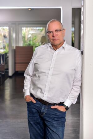 Presse_neotares_Tibor Hoffmann